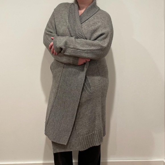 long cozy grey knit sweater from Gap - Picture 3 of 8